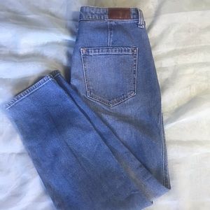 Hollister Mom Jeans High Waisted Relaxed Fit 29
